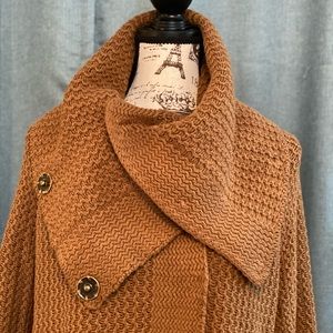 Beautiful cardigan with large collar